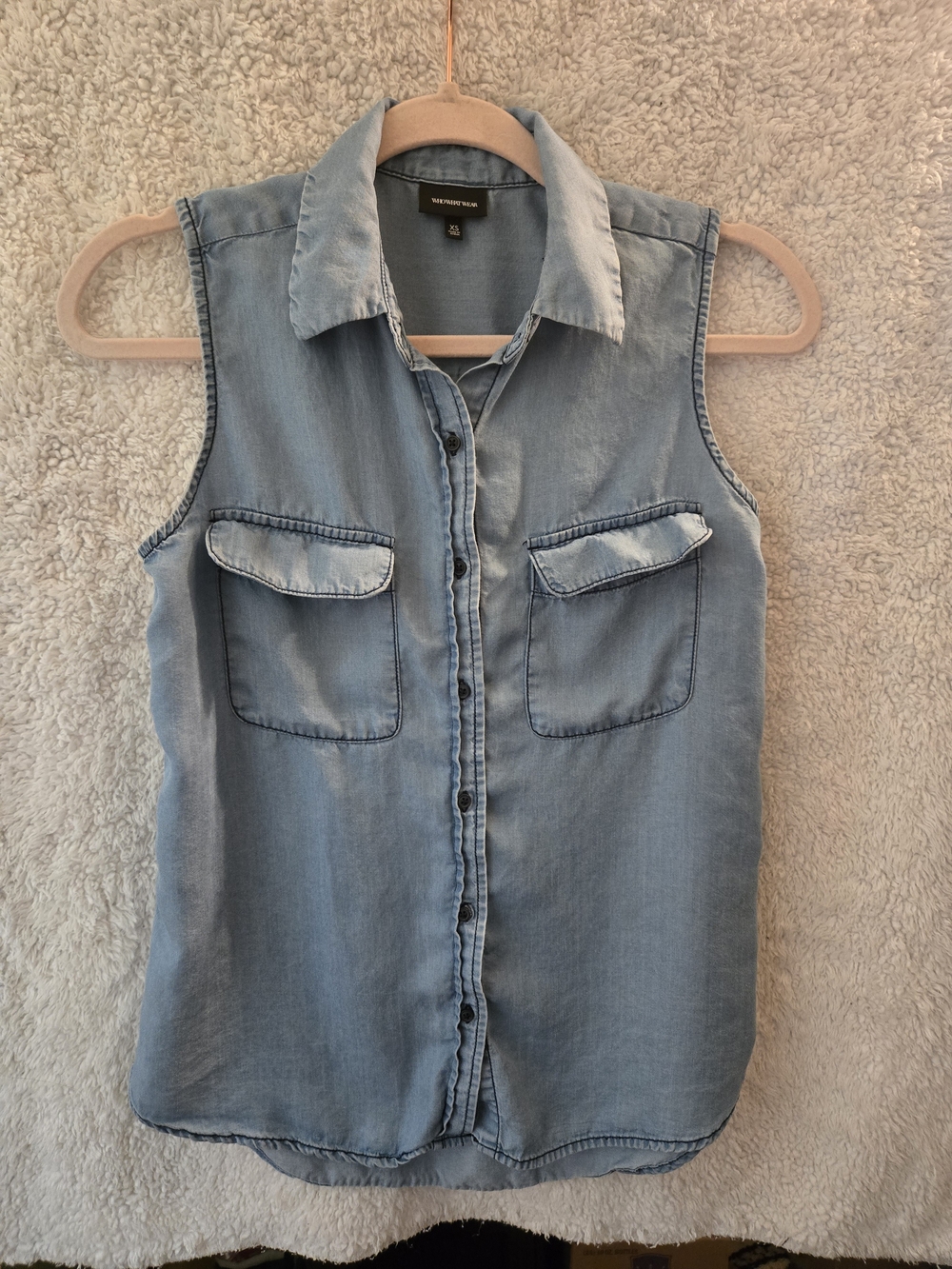 Who What Wear Light Blue Sleeveless Denim Button-Down Shirt